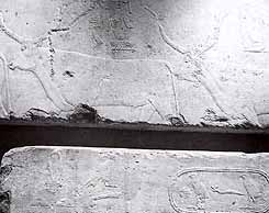 Een blok met de cartouche van Khufu in Amenemhet I's piramide