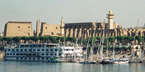 Afbeelding:Egypt.LuxorTemple.River.01.jpg