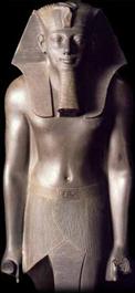Volgens vele het mooiste beeld dat uit het oude Egypte bekend is. Heden ten dage is het te bewonderen in het Luxormuseum.