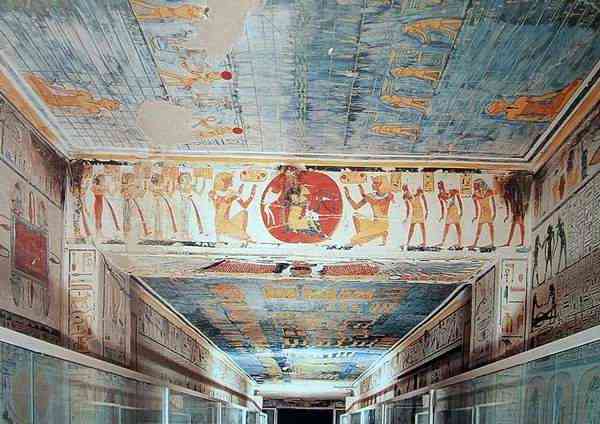 Blik opde plafonds in de tweede en derde gang van de tombe.